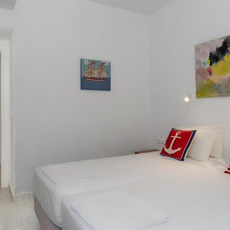 Stratos By Mroom Apartments Makrýgialos Buitenkant foto