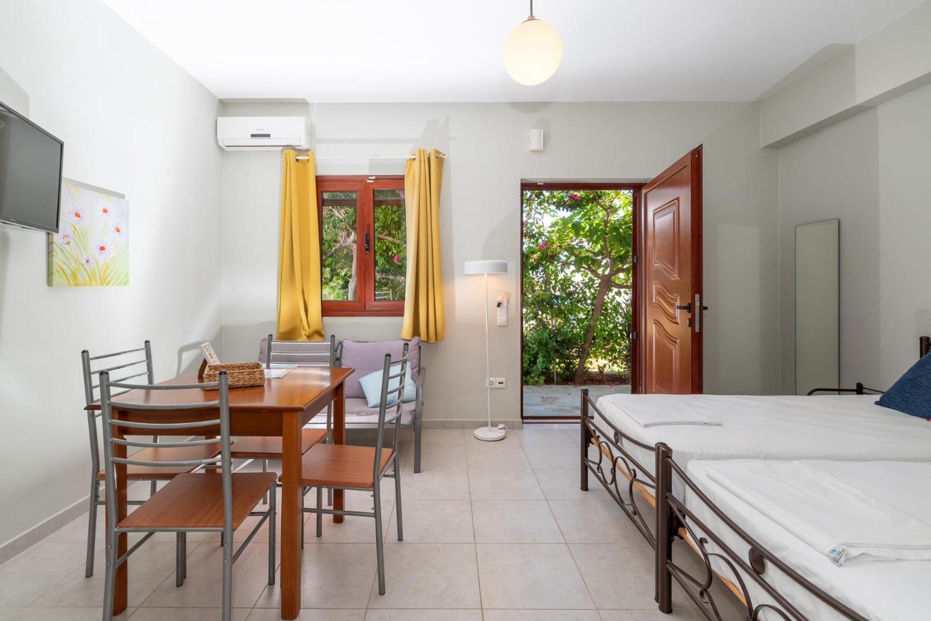 Stratos By Mroom Apartments Makrýgialos Buitenkant foto