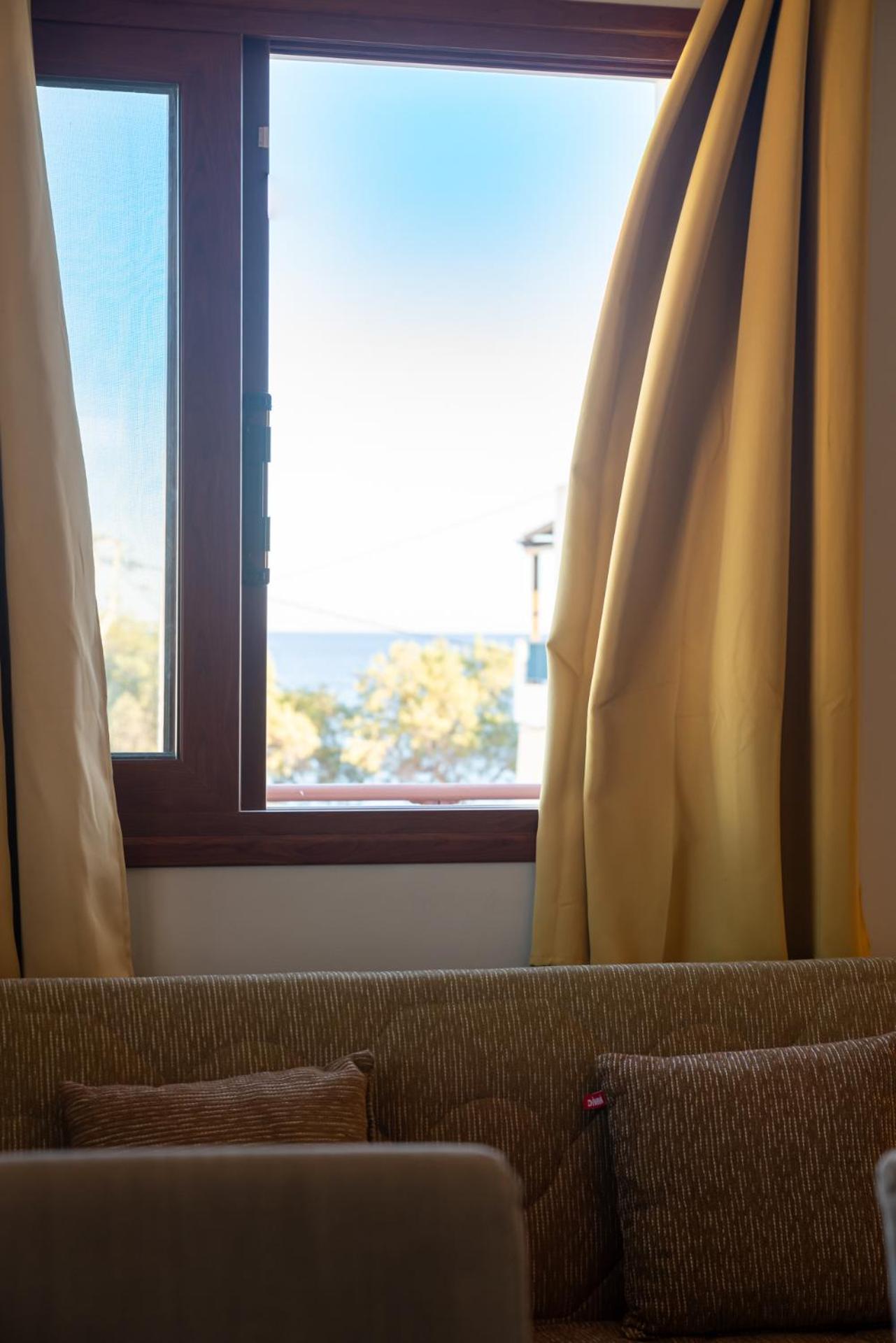 Stratos By Mroom Apartments Makrýgialos Buitenkant foto