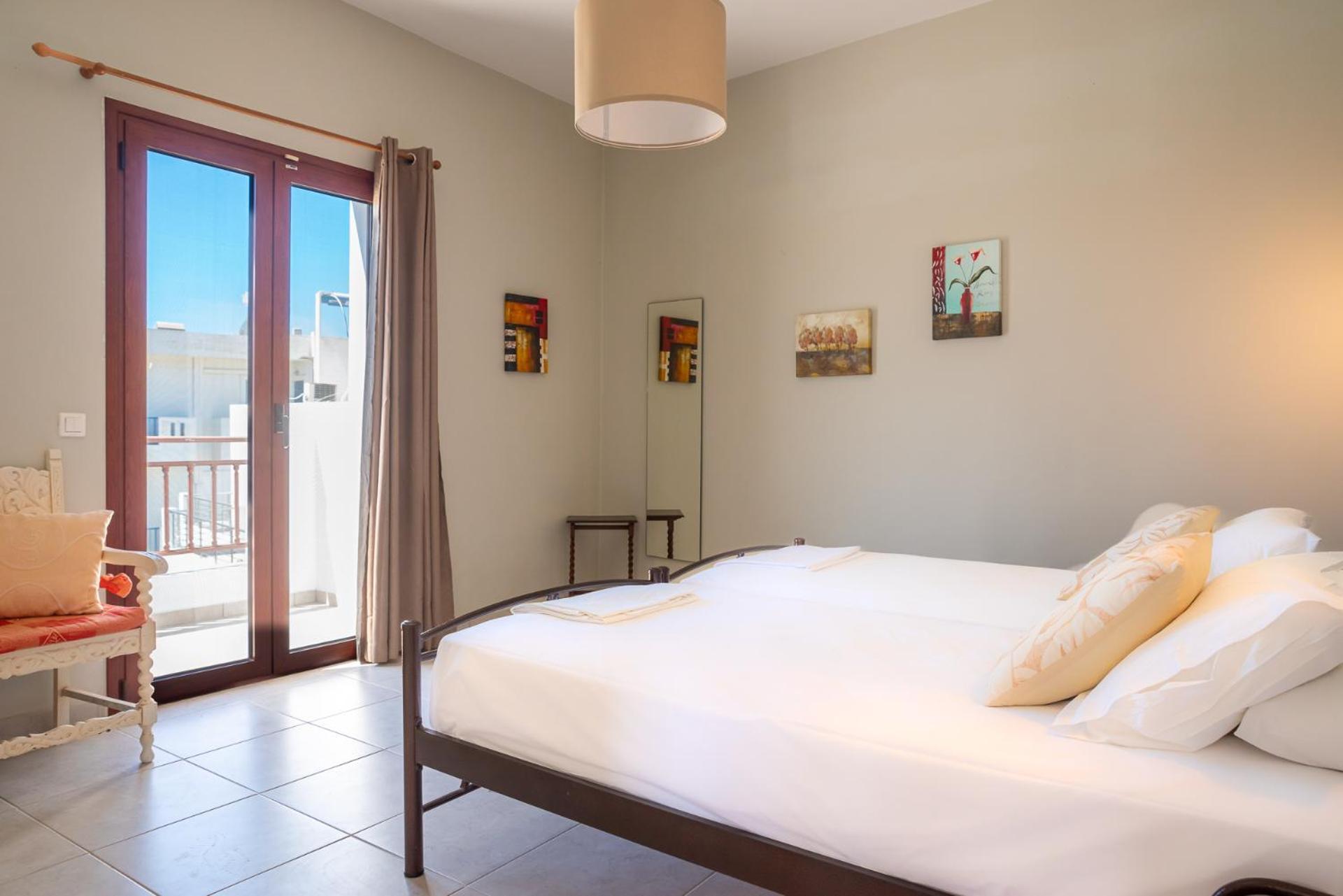 Stratos By Mroom Apartments Makrýgialos Buitenkant foto