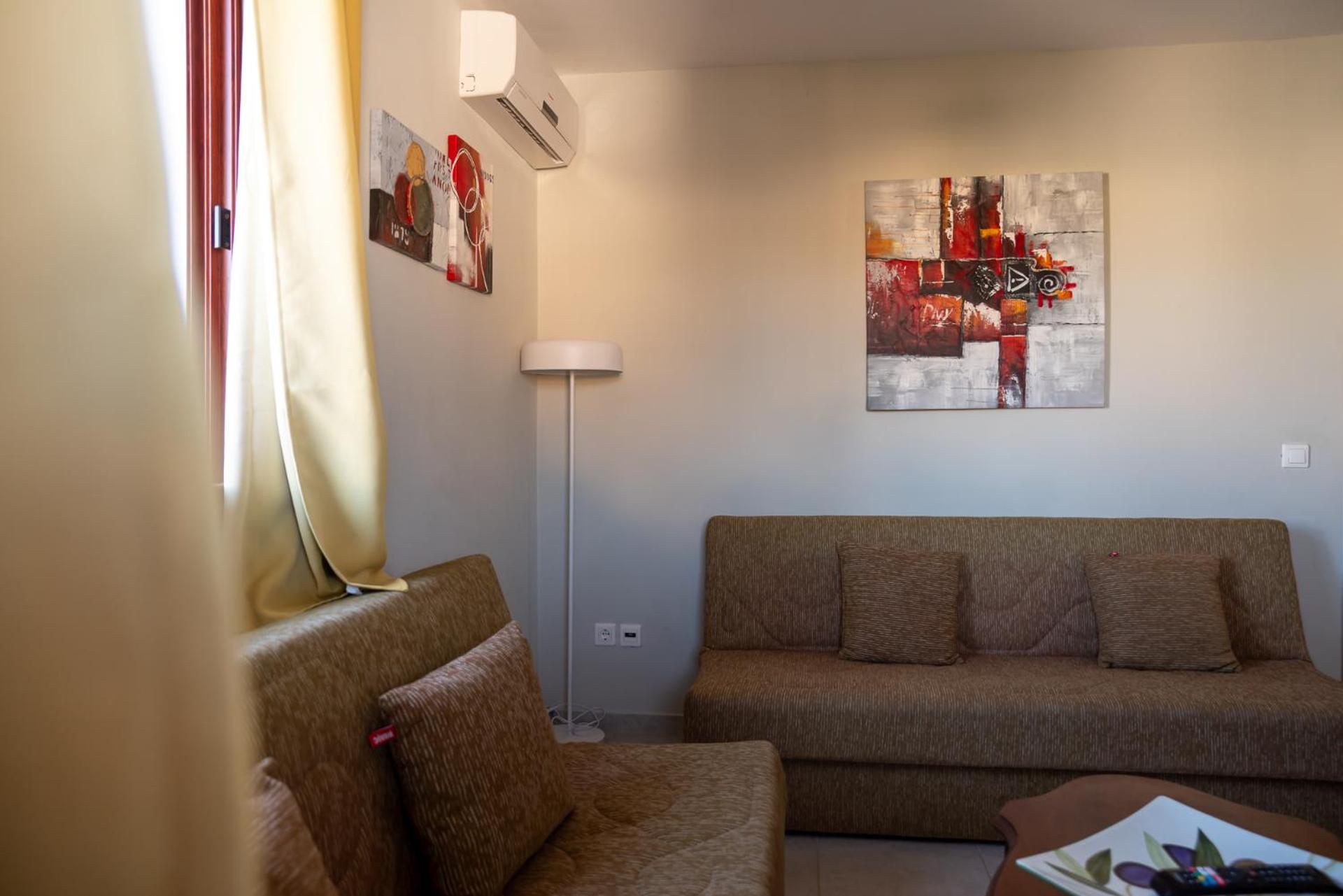 Stratos By Mroom Apartments Makrýgialos Buitenkant foto